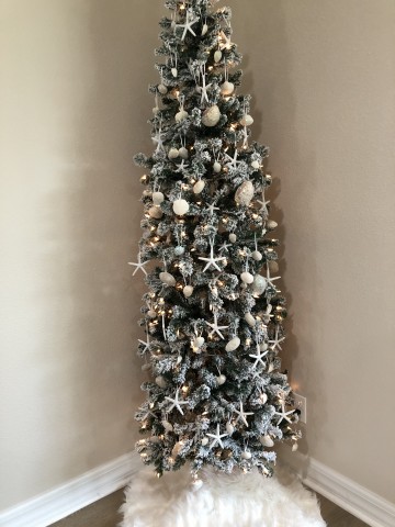 Small White Tibia Glitter Seashell Ornament - Christmas Tree