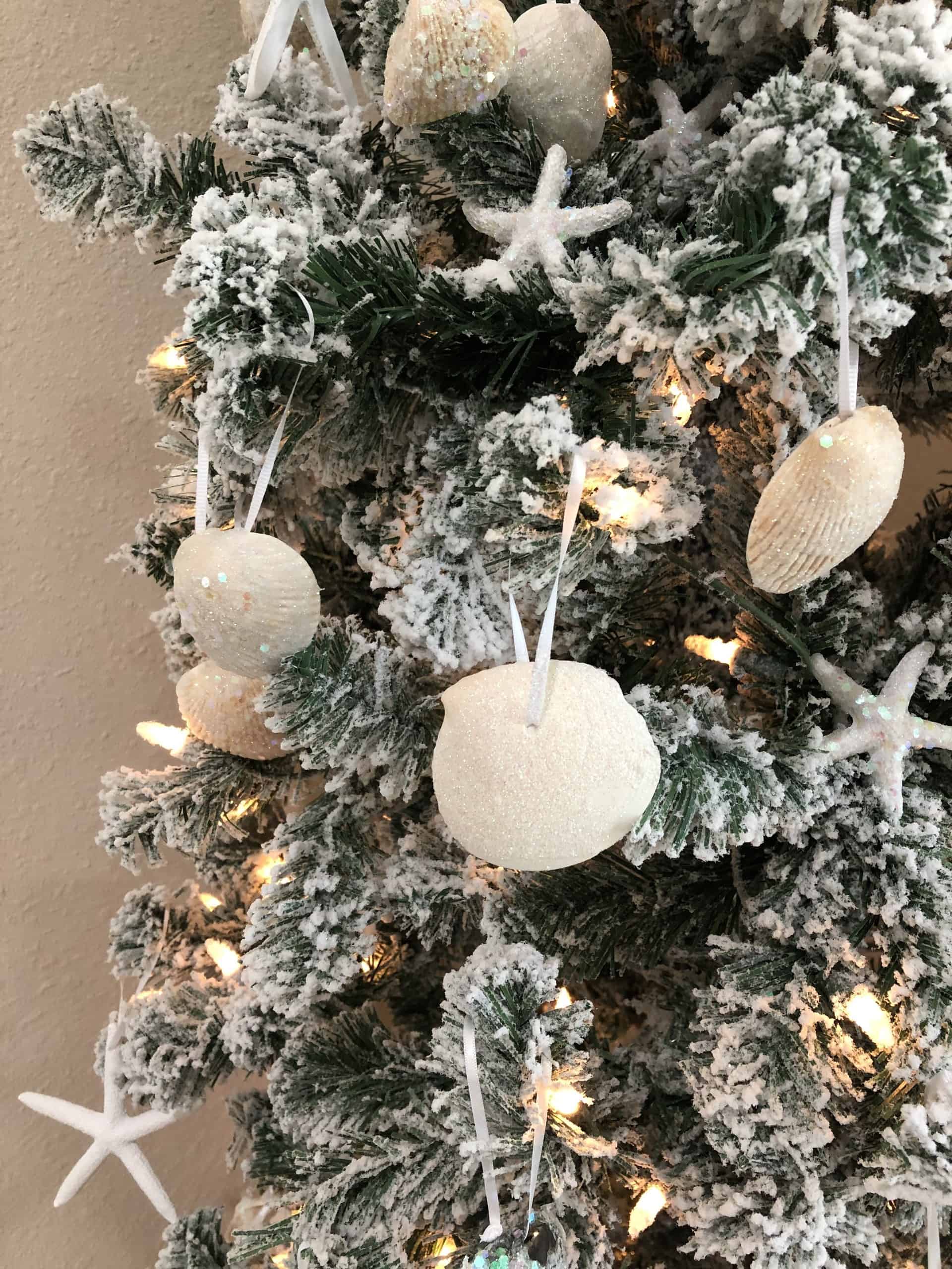 Small White Tibia Glitter Seashell Ornament - Christmas Tree