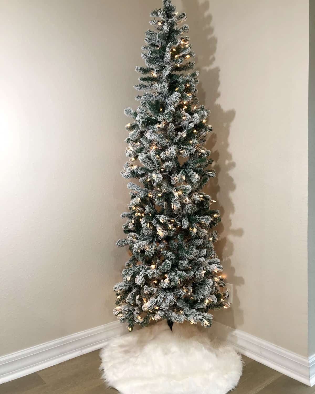 DIY Faux Fur Christmas Tree Skirt